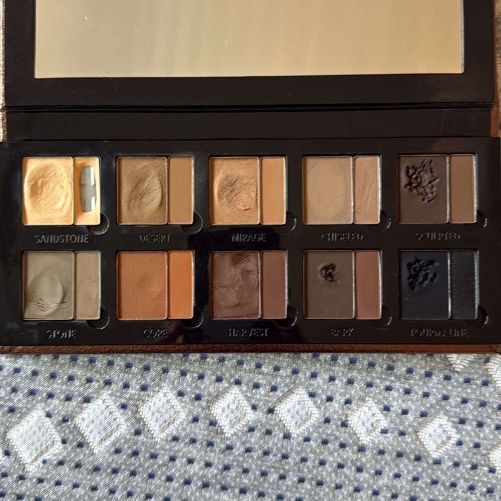 Danessa Myricks Grounwork palette - Picture 3 of 6